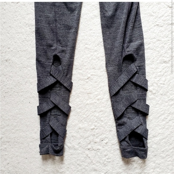 ATHLETA ‘Chaturanga’ High Waist Criss Cross Cut Out Legging Size XS - Picture 3 of 8